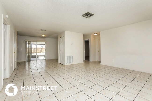 Photo - 865 S Lake Rd