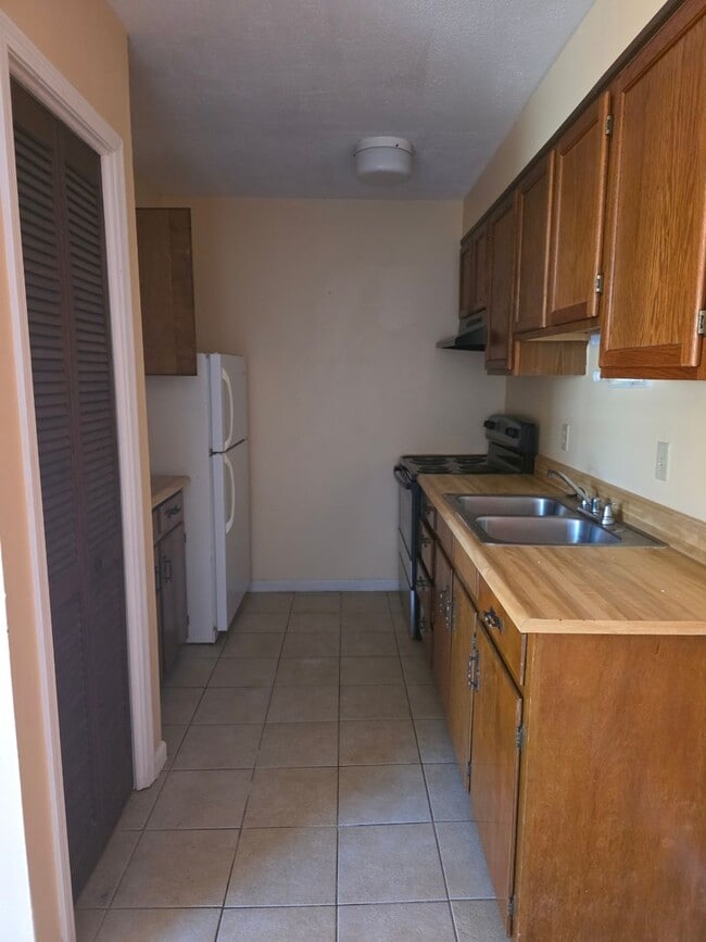 Photo - 1489 Hampton Pl Unidad 1489 Hampton Place  #2