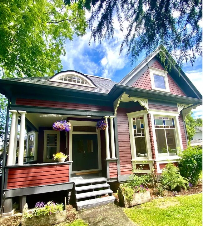 Building Photo - 1800 J St Rental