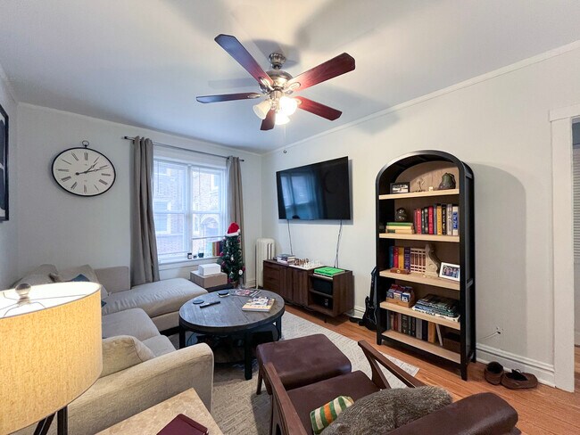 Photo - 654 W Oakdale Ave Unit 1N