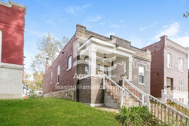 Photo - 3449 Alberta St