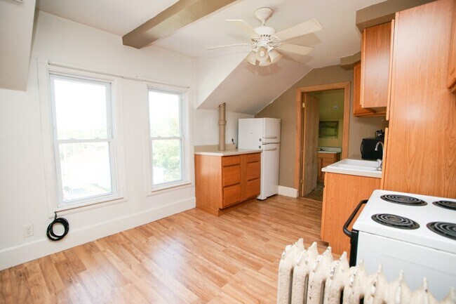 Photo - 305 S Broadway St