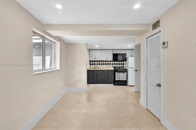 Photo - 921 NW 110th St Unidad 1