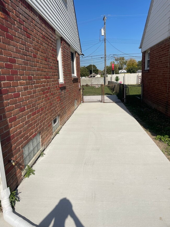 Photo - 13144 Orange St