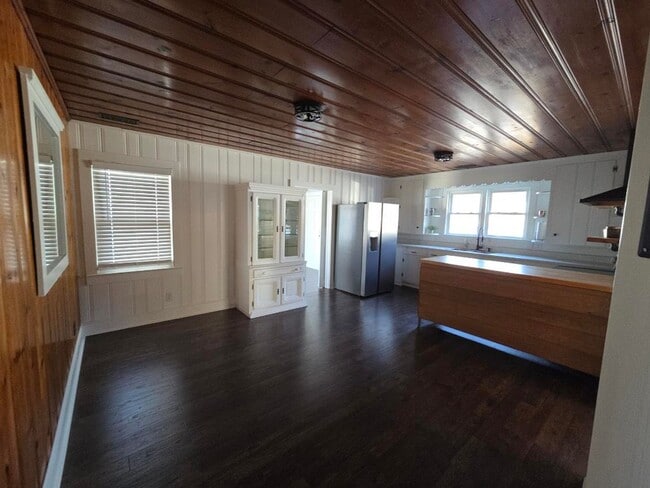 Photo - 209 Bartlett Ave