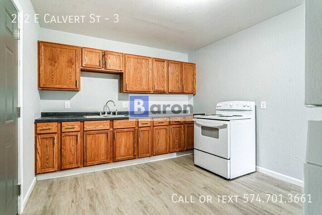 Building Photo - 202 E Calvert St Unit 3