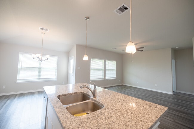 Photo - 1023 Davy St