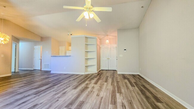 Photo - 932 Scholastic Ct