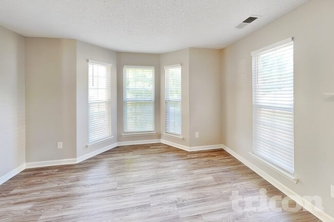 Photo - 3912 Farlow Rd