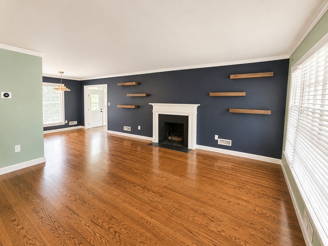 Photo - 1601 Lynn Way