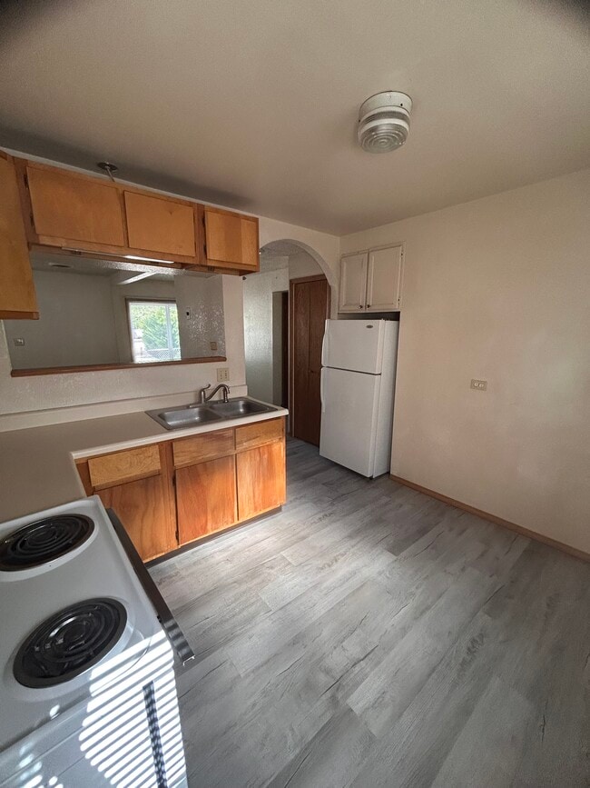 Photo - 808 Avocado St
