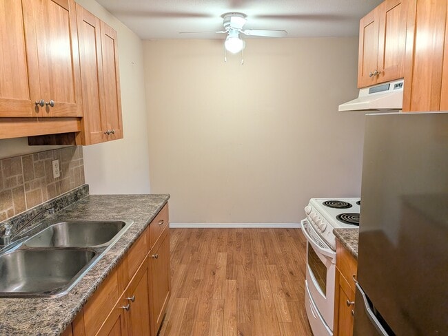 Photo - 1755 No 9 Highway308 Unit 308