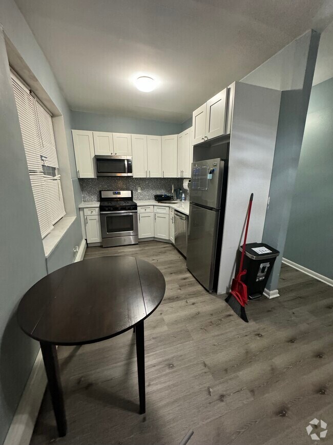 Building Photo - 290 Ogden St Unit 3 Rental
