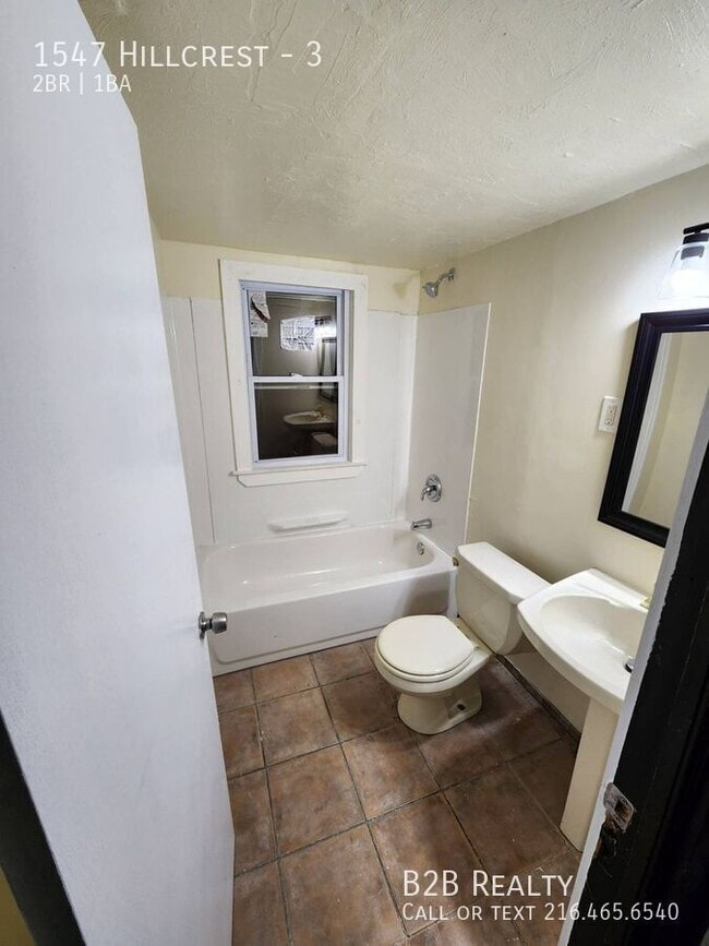 Photo - 1547 Hillcrest-3 Unit 3