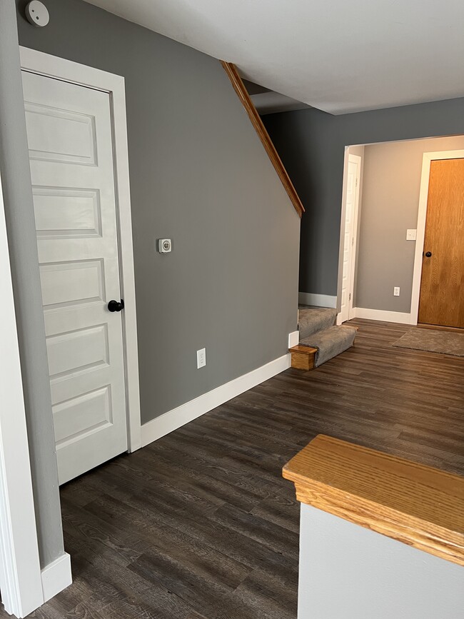 Photo - 145 E Laurie St