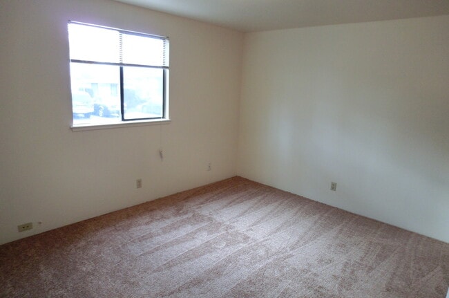 Photo - Great location - clost to town and shopping