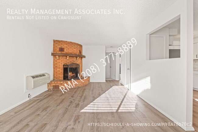 Photo - 694 W Pennsylvania St