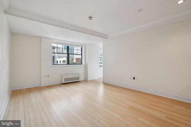 Building Photo - 1701 Locust St Unit 2017