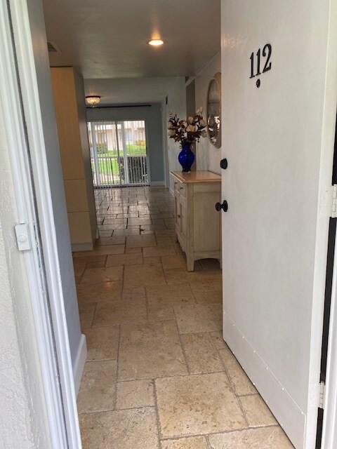 Building Photo - 53 High Point Cir W Unit 112 Rental