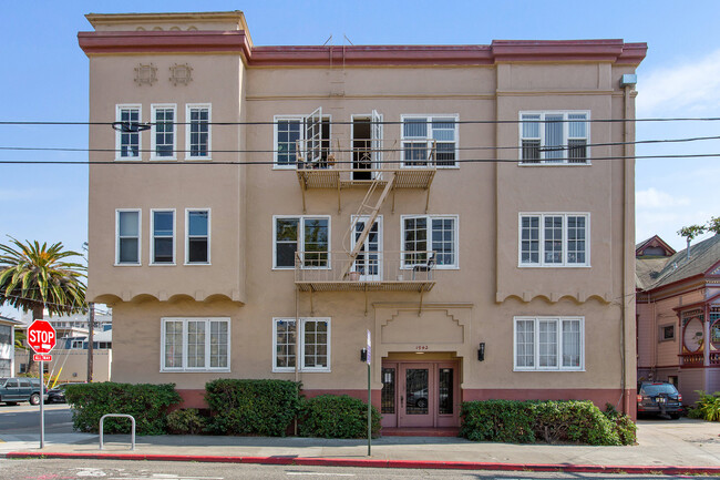 1942 Channing Way - 1942 Channing Way Apartments