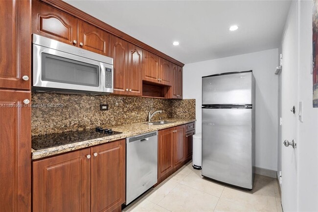 Photo - 5555 Collins Ave Unit 10P