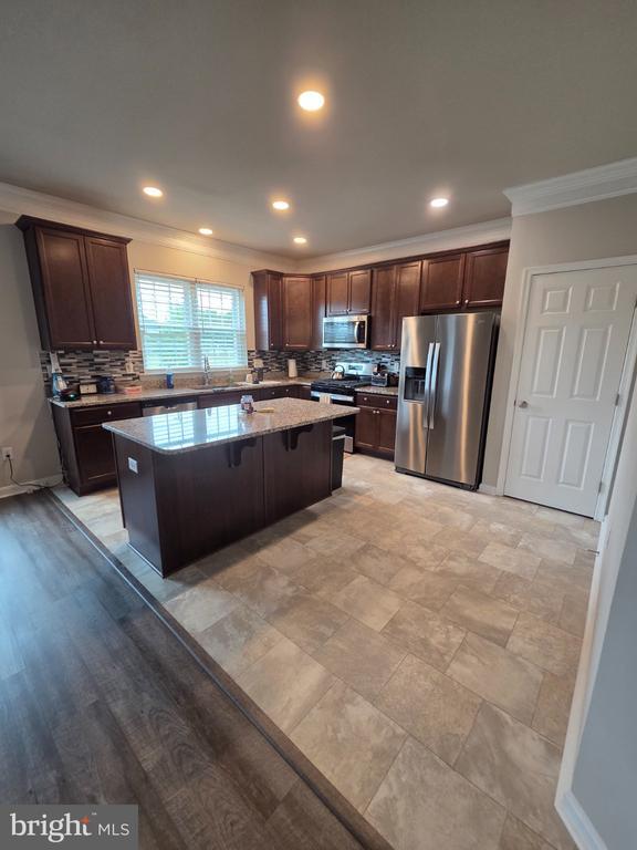 31 Wavyleaf Dr