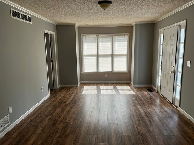 Open Living Room - 109 Cypress Dr Unit Suite