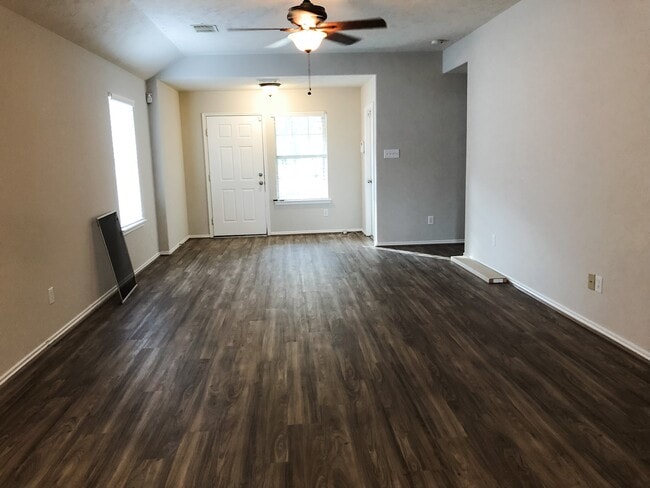 Photo - 33126 Cottonwood Bend