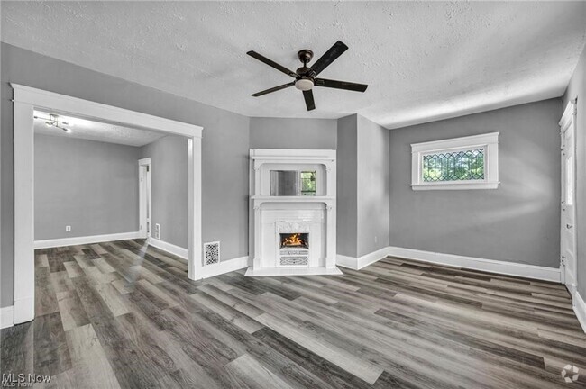 Building Photo - 754 Parkwood Dr Unit Upper Rental