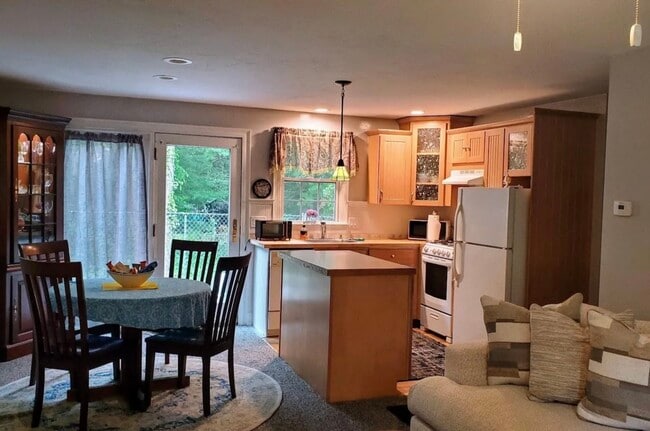 Photo - 185 Monhegan Rd Unit Apartment
