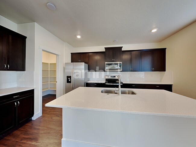 Photo - 1366 N Barkvine Ave