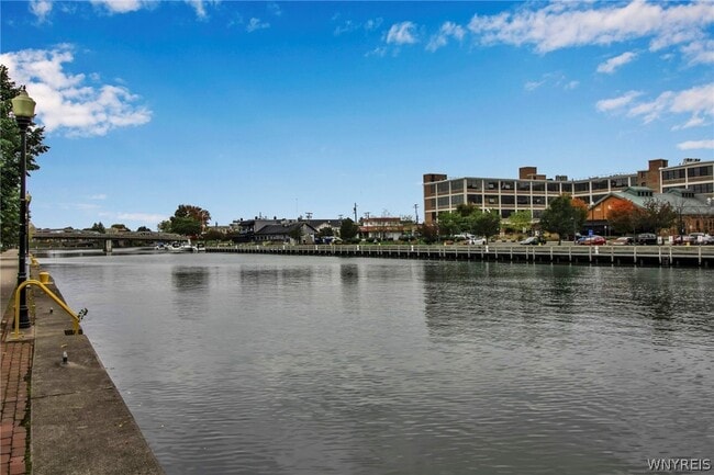 Photo - 126 E Niagara St