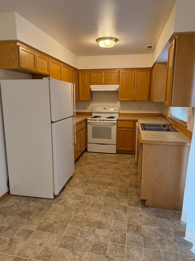 Building Photo - 90 S Grover Pl