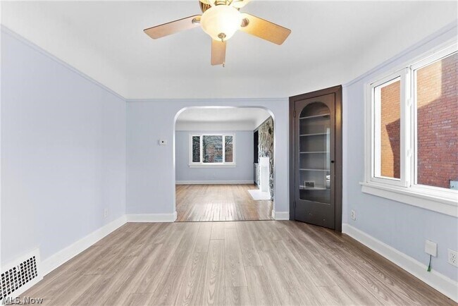 Photo - 876 Eloise Dr Unit Lower
