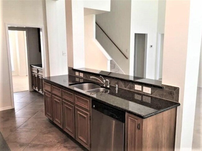 Photo - 2022 Shore Breeze Dr