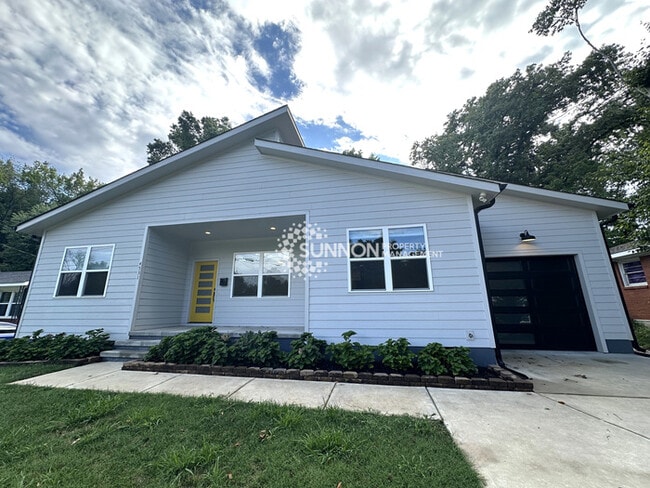 Building Photo - Gorgeous Updated 4 Bedroom Ranch Home