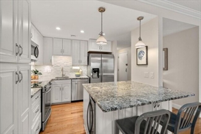 2 bed/2 bath, WD in unit, parking, central... - 2 bed/2 bath, WD in unit, parking, central... Condo