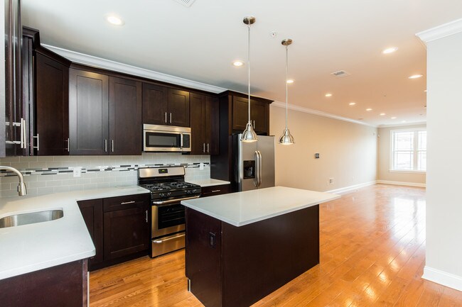 Photo - 2040 Reed St