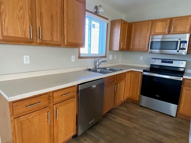 Photo - Comfortable 4 Bedroom with Garage & Fenced Yard for Rent!