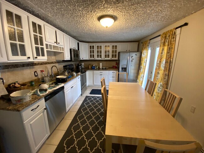 Photo - 4 Gore Street Plz