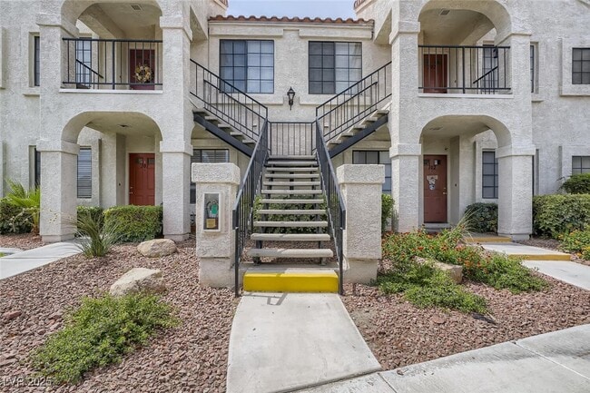 Building Photo - 4706 Nara Vista Way Unit 202