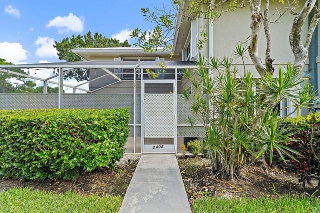 Photo - 2406 SW Danbury Ln