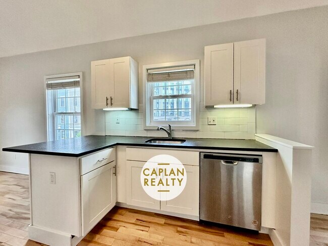 Photo - 324 Ashmun St Unit B