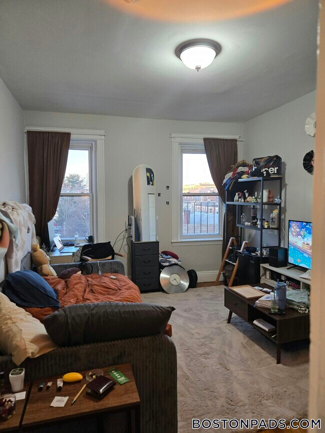 Building Photo - 1189 Commonwealth Ave Rental