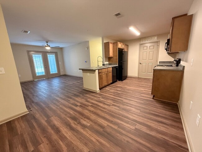 Photo - Settlement Manor