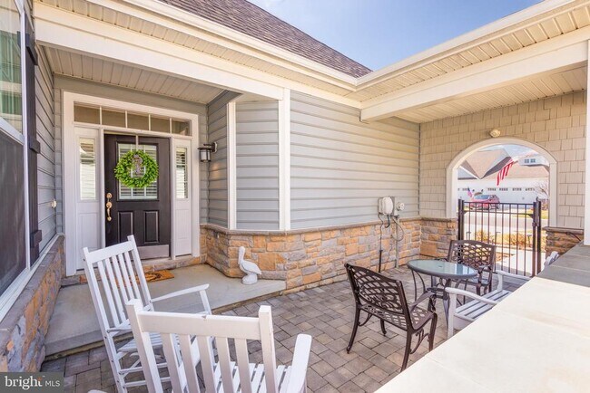 Photo - 858 Moorings Cir