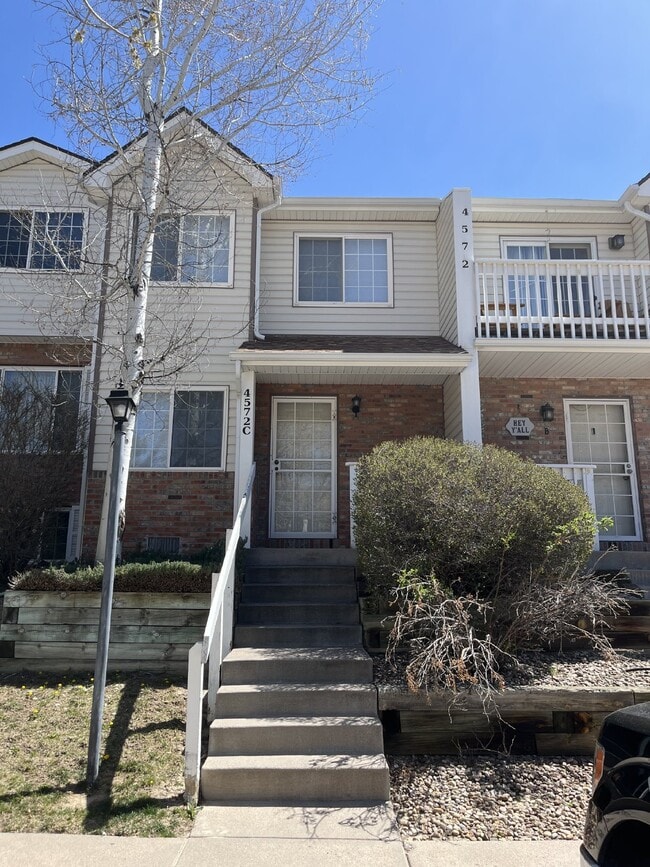 Building Photo - Beautiful townhome is Crown Point II! Unit C