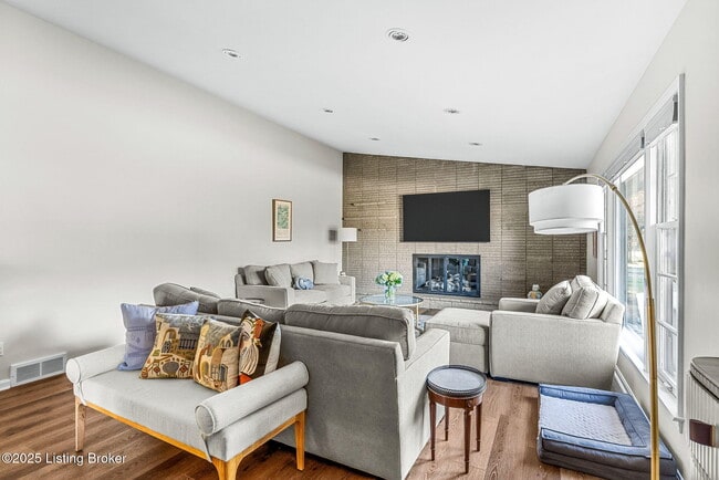 Photo - 1515 Vivian Ln