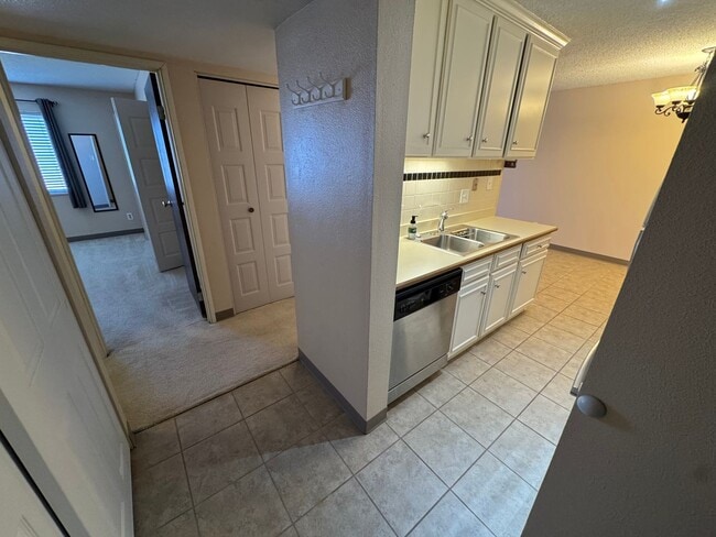 Photo - Spacious single bedroom condo in SE Denver