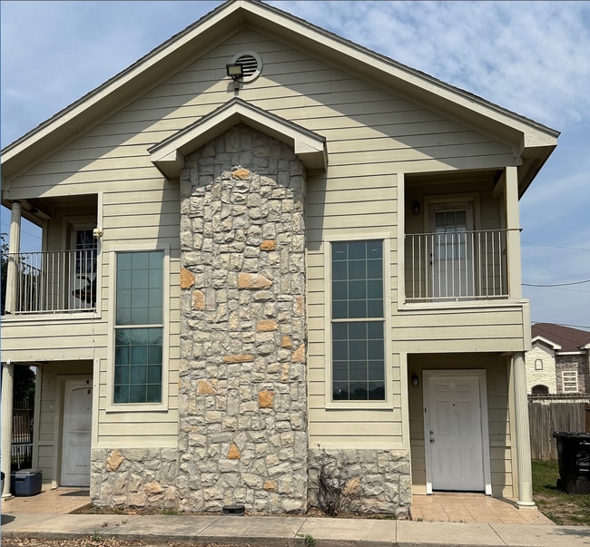 Building Photo - 1020 Jesse St Unit 2
